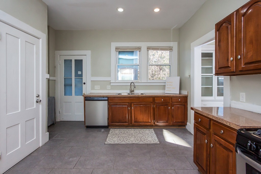 31 Madison Avenue Springfield, MA 01105 - Photo 8 of 30