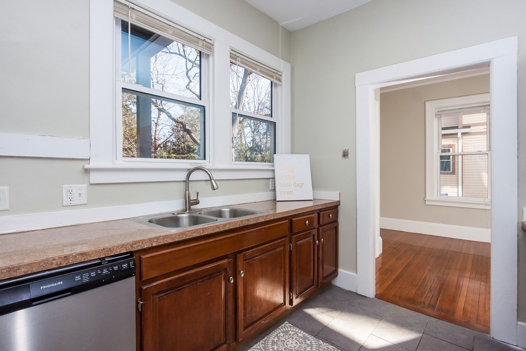31 Madison Avenue Springfield, MA 01105 - Photo 9 of 30