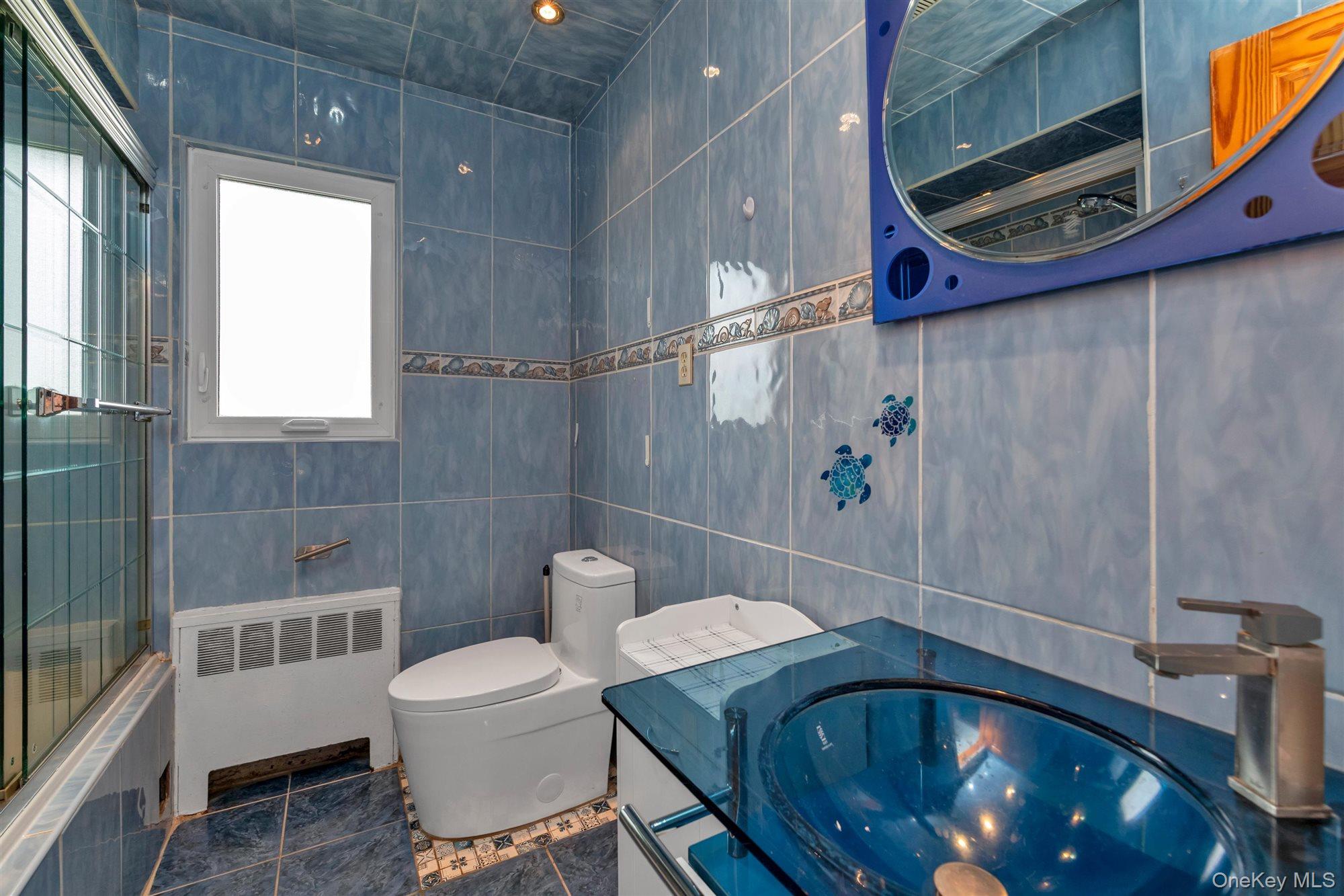 830 Pepperidge Road Westbury, NY 11590 - Photo 18 of 23 a bathroom with a sink a toilet and bathtub