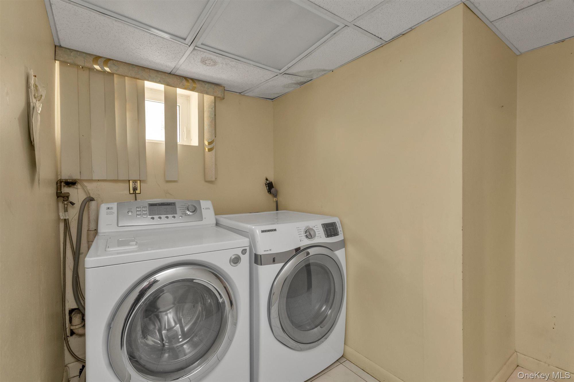 830 Pepperidge Road Westbury, NY 11590 - Photo 23 of 23 a utility room with dryer and washer
