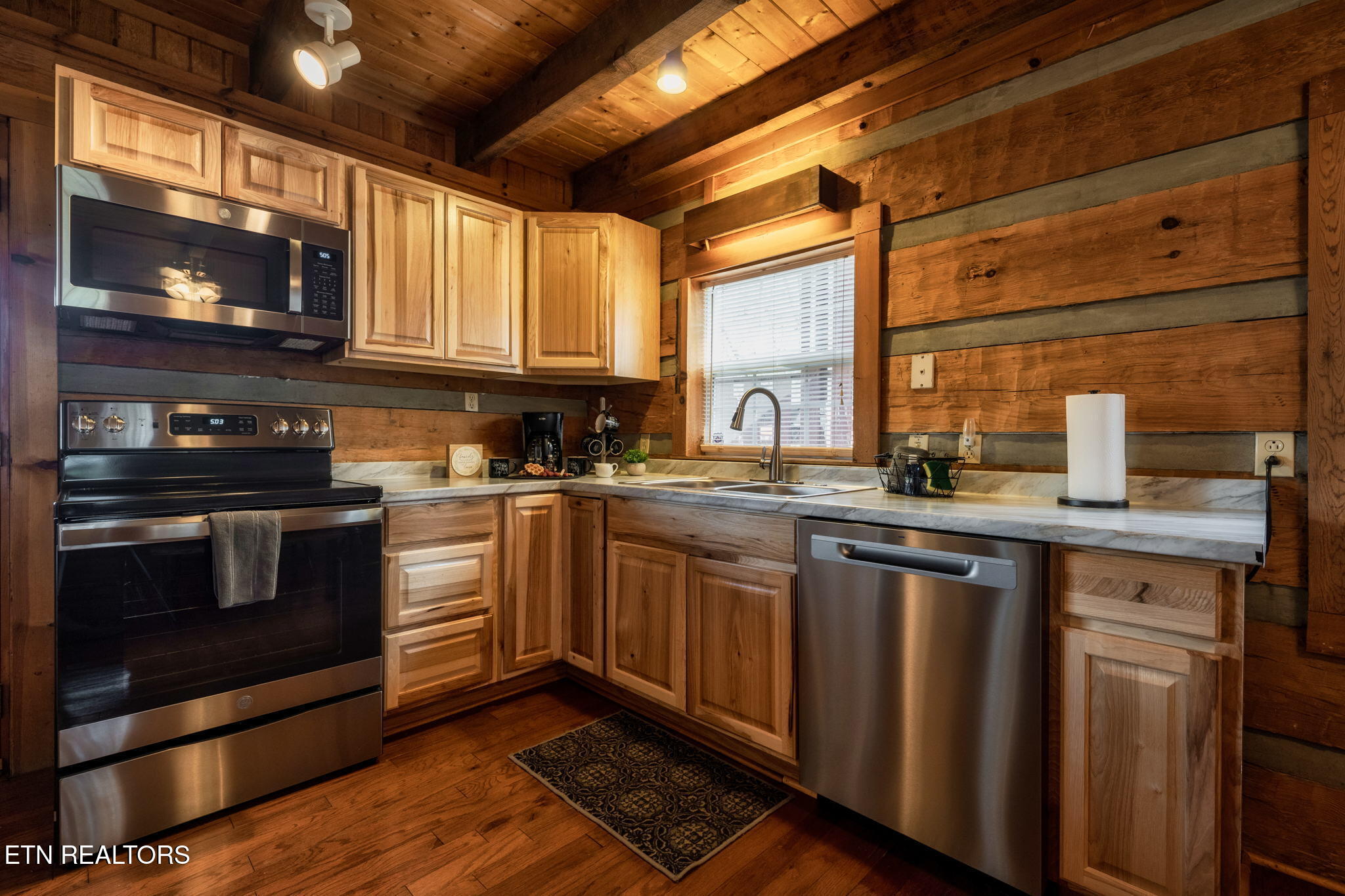817 Ridgefield Drive Sevierville, TN 37876 - Photo 7 of 39 18-web-or-mls-817RidgefieldDr-19