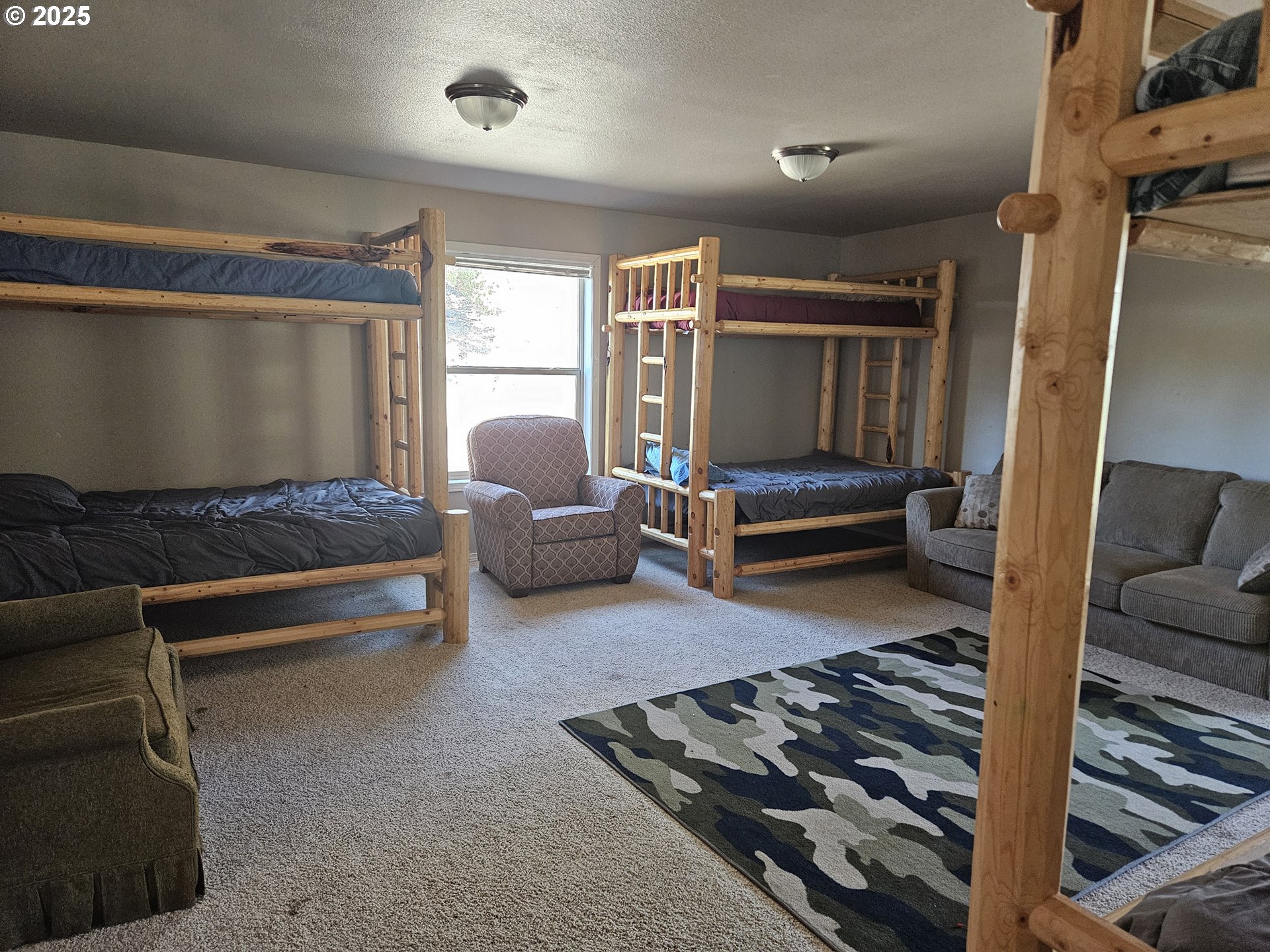 12142 Burns-Izee Road Seneca, OR 97873 - Photo 37 of 40 a living room with furniture