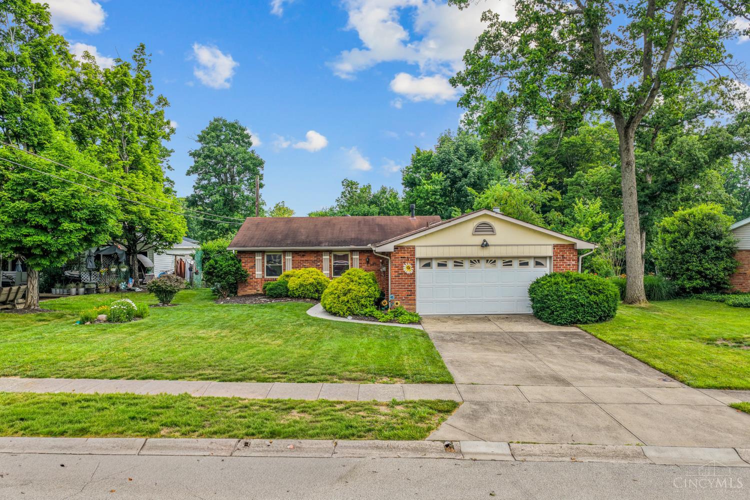 741 Stuart Lane Cincinnati, OH 45245 - Photo 2 of 30