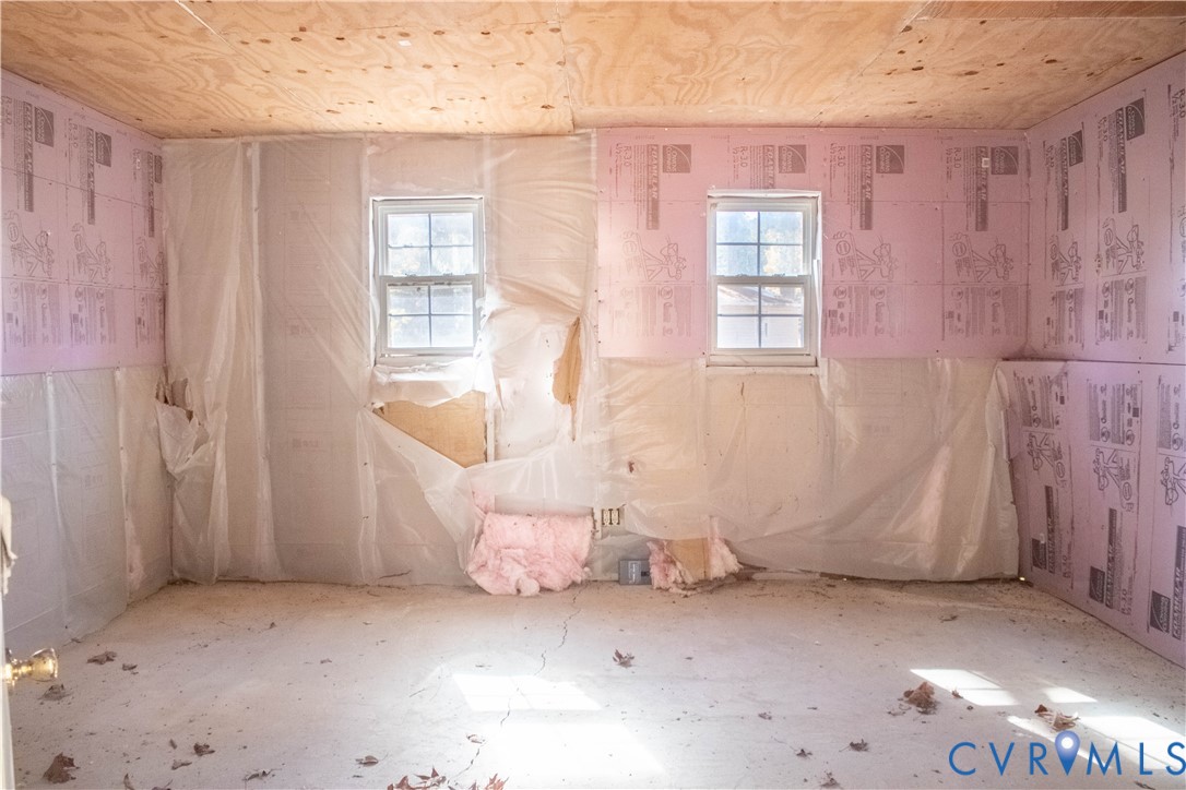 9501 Wilcox Neck Road Charles City, VA 23030 - Photo 10 of 15 Cabin interior
