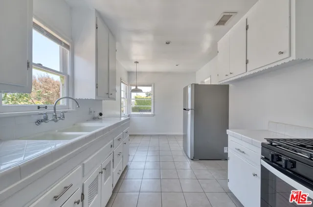 $5,750 | 847 Commonwealth Avenue, Venice, CA 90291