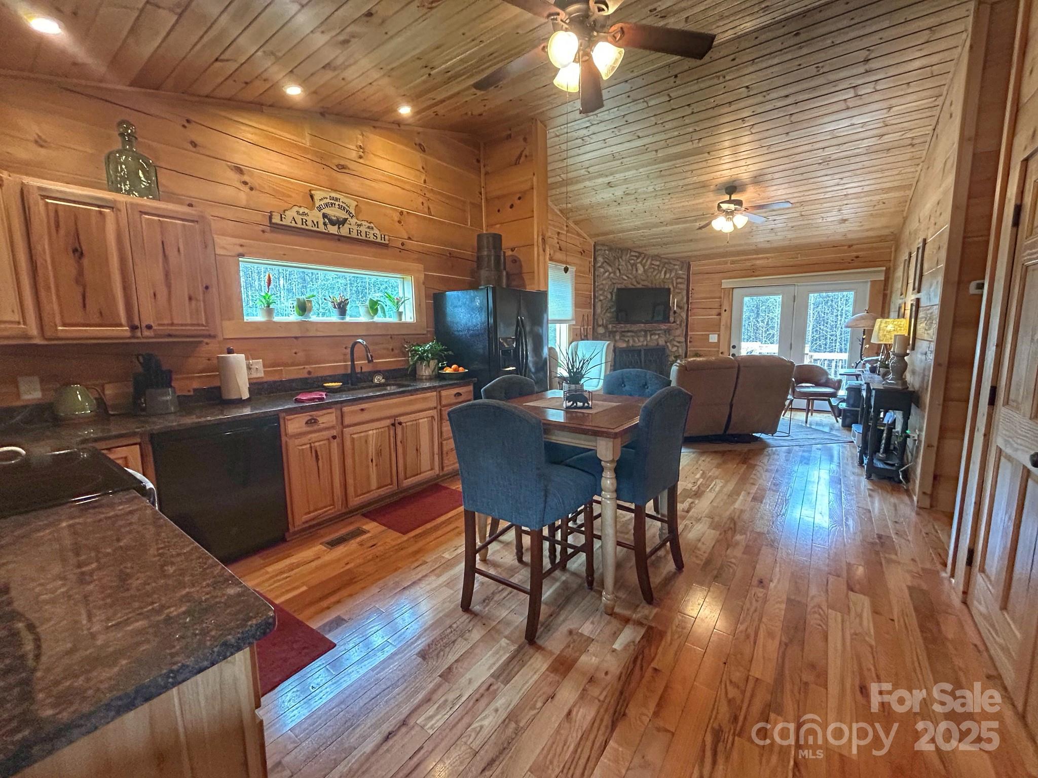 5680 Low Country Road Lenoir, NC 28645 - Photo 4 of 20 Gallery Image 4