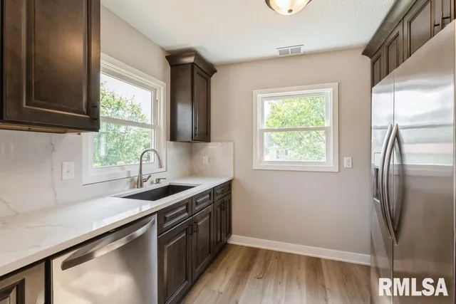 $329,000 | 814 Jones Street, Le Claire, IA 52753