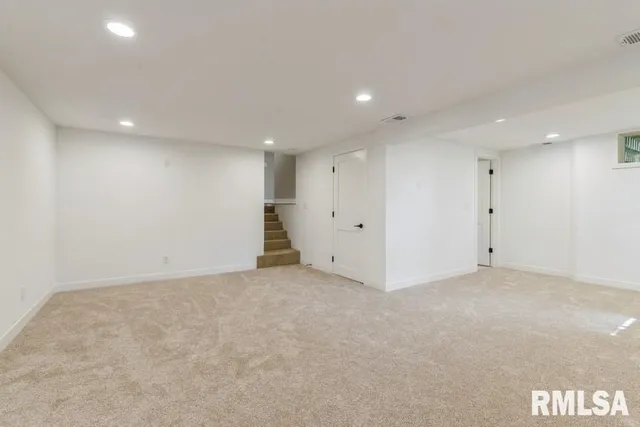 $329,000 | 814 Jones Street, Le Claire, IA 52753