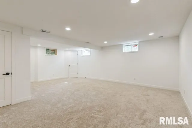 $329,000 | 814 Jones Street, Le Claire, IA 52753