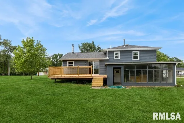 $329,000 | 814 Jones Street, Le Claire, IA 52753