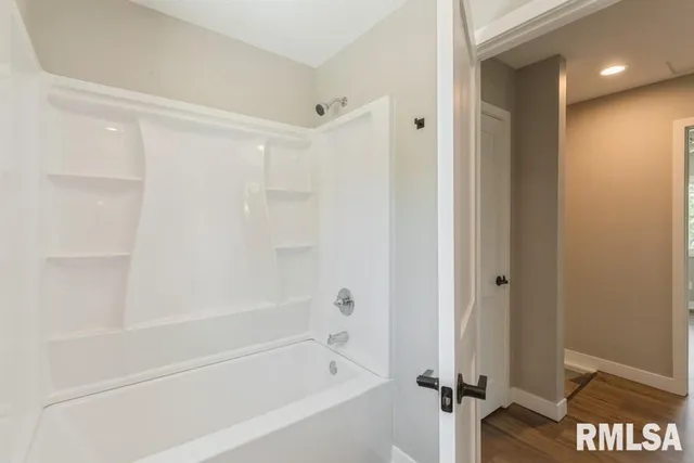 $329,000 | 814 Jones Street, Le Claire, IA 52753