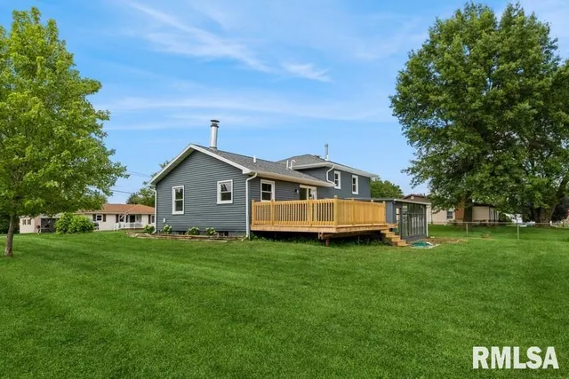 $329,000 | 814 Jones Street, Le Claire, IA 52753