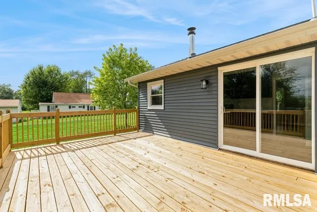 $329,000 | 814 Jones Street, Le Claire, IA 52753