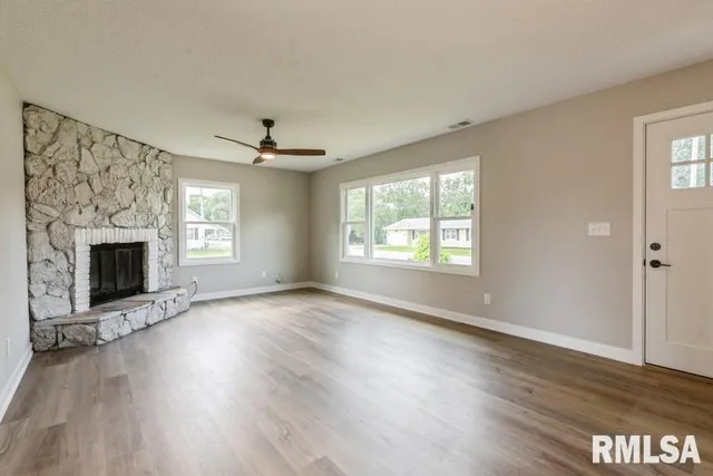 $329,000 | 814 Jones Street, Le Claire, IA 52753