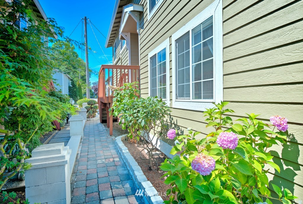 6450 South Langston Road Seattle, WA 98178 - Photo 1 of 22 Gallery Image 1