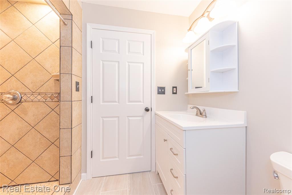 912 North Wixom Road Wixom, MI 48393 - Photo 23 of 49