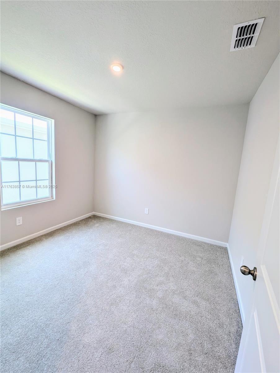 285 Raspberry Road Fort Pierce, FL 34981 - Photo 9 of 27 20250524193045019675000000-o