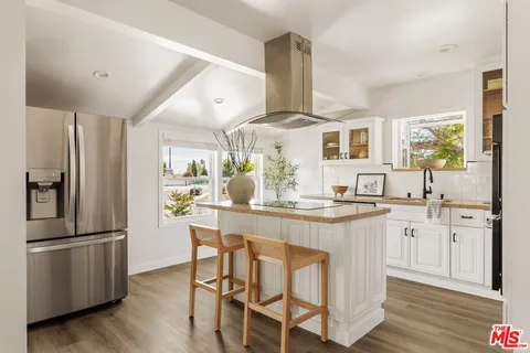 $1,595,000 | 8421 Airlane Avenue, Los Angeles, CA 90045