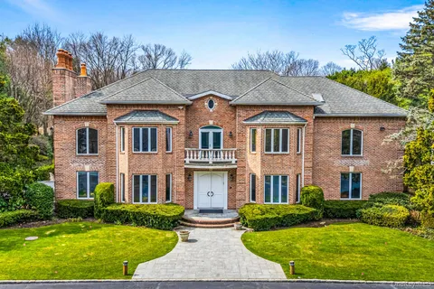 $5,475,000 | 6 Coachman's Court, Old Westbury, NY 11568