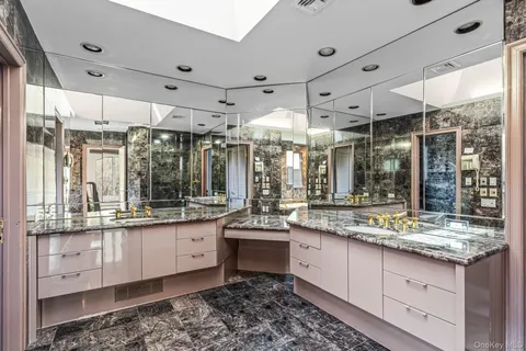 $5,475,000 | 6 Coachman's Court, Old Westbury, NY 11568