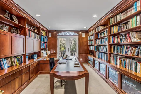 $5,475,000 | 6 Coachman's Court, Old Westbury, NY 11568