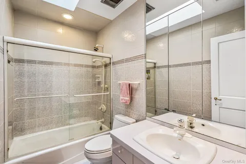 $5,475,000 | 6 Coachman's Court, Old Westbury, NY 11568