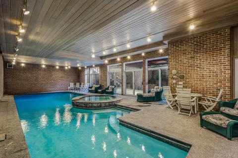 $5,475,000 | 6 Coachman's Court, Old Westbury, NY 11568