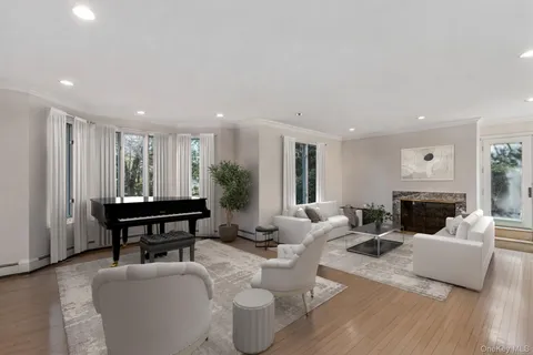 $5,475,000 | 6 Coachman's Court, Old Westbury, NY 11568