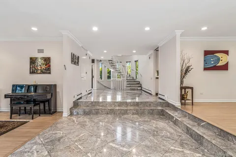 $5,475,000 | 6 Coachman's Court, Old Westbury, NY 11568