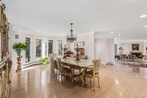 $5,475,000 | 6 Coachman's Court, Old Westbury, NY 11568