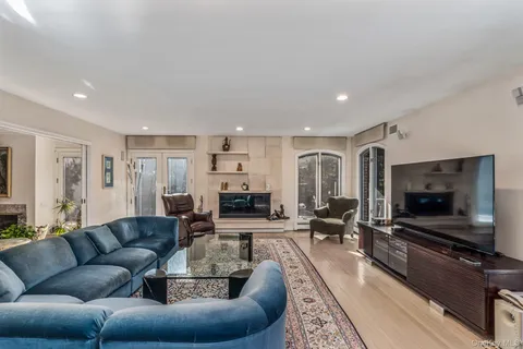 $5,475,000 | 6 Coachman's Court, Old Westbury, NY 11568