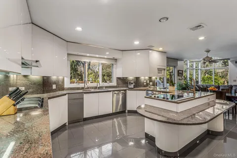 $5,475,000 | 6 Coachman's Court, Old Westbury, NY 11568