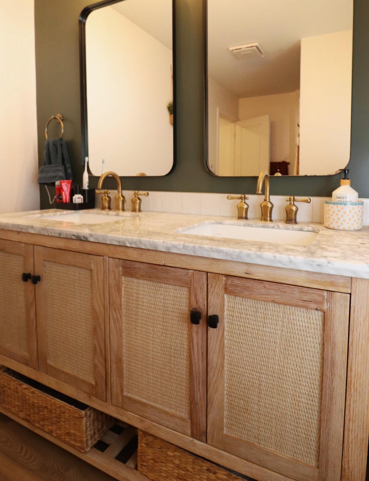 123 Old Mill Road Springfield, OH 45506 - Photo 41 of 76 Double bowl vanity in bathroom 2