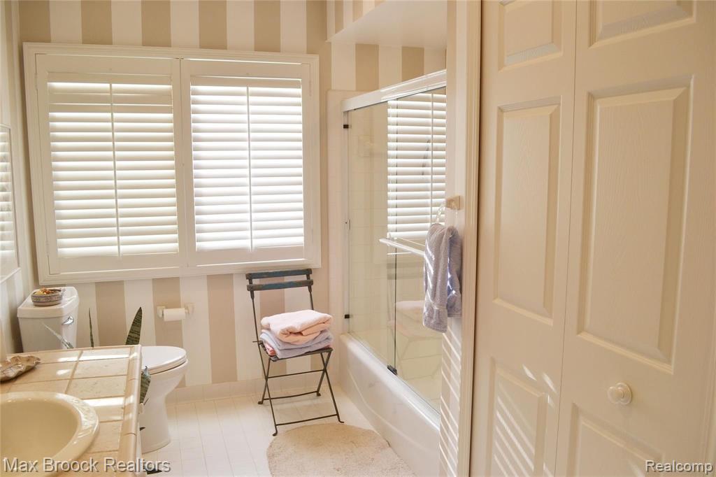 3795 Warwick Drive Rochester Hills, MI 48309 - Photo 39 of 51