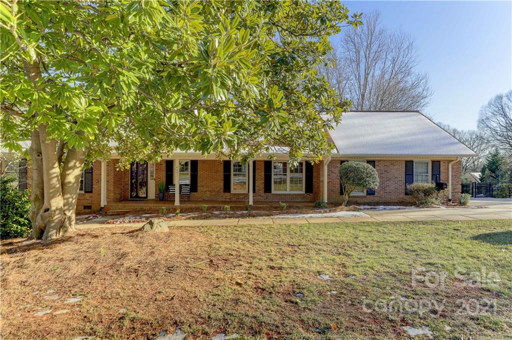 6601 Sharon Road Charlotte, NC 28210 - Photo 2 of 46 a front view of a house with a garden