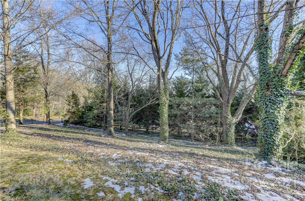 6601 Sharon Road Charlotte, NC 28210 - Photo 43 of 46 a backyard of a house with lots of green space