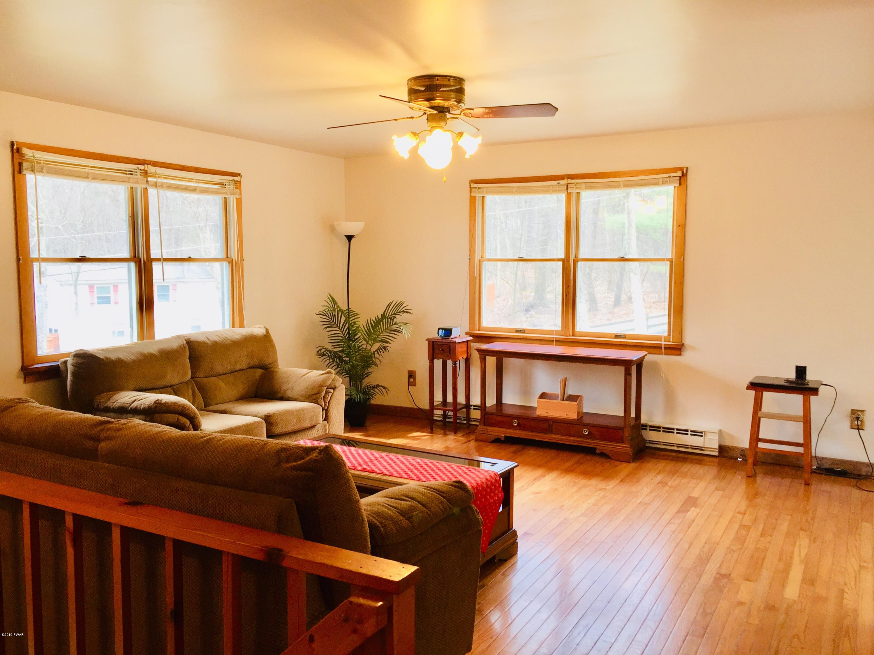 121 Pedersen Ridge Road Milford, PA 18337 - Photo 7 of 35 Living Room