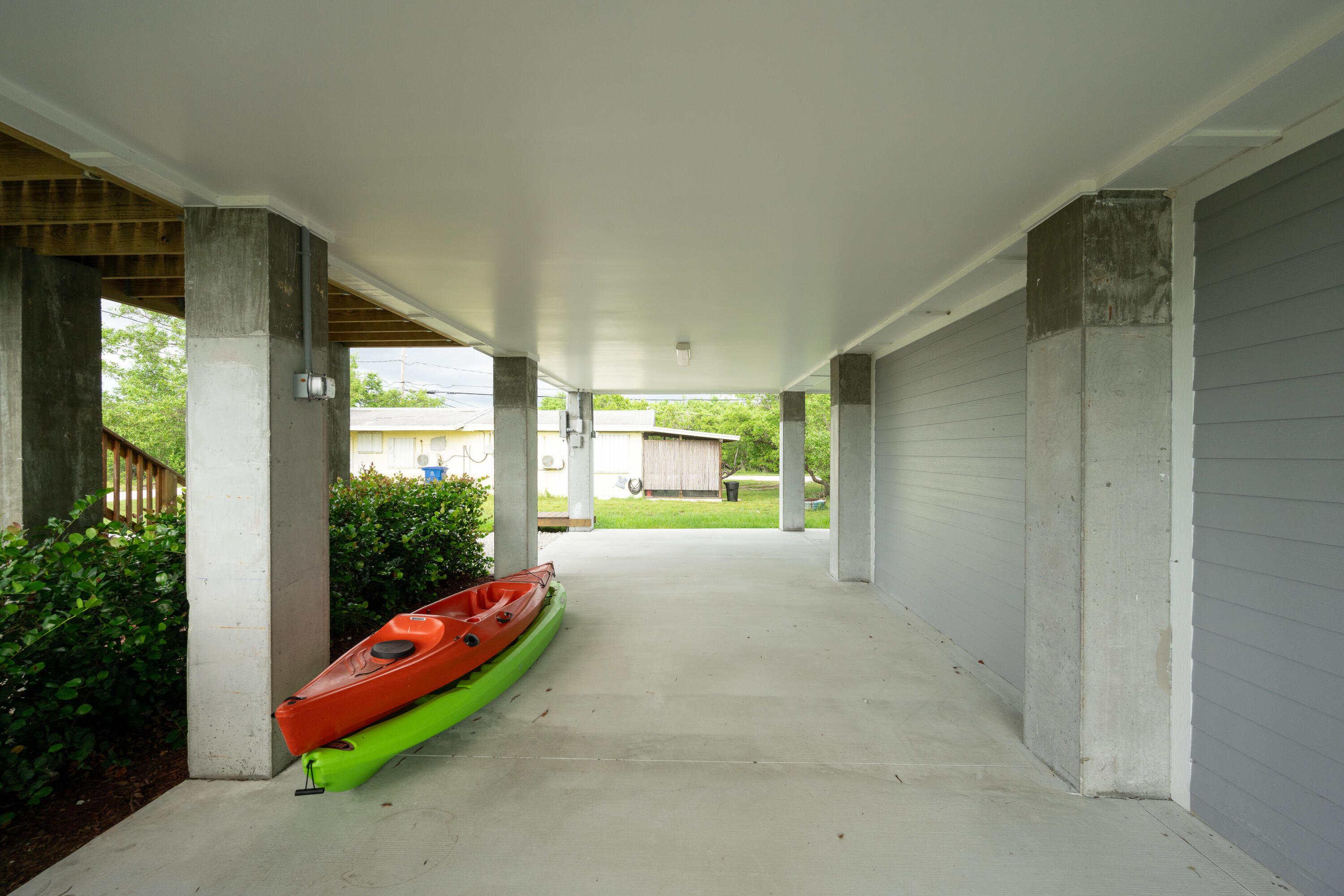 26868 Mariposa Road Summerland Key, FL 33042 - Photo 23 of 30 a bed sitting in a room next to a window