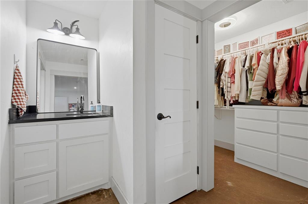 140 Turkey Farm Road Whitesboro, TX 76273 - Photo 25 of 38 a bathroom with a sink and a mirror