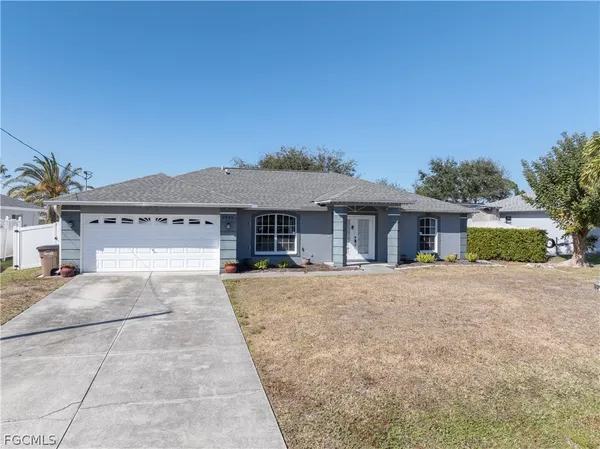 $2,300 | 2846 Southwest 25th Place, Cape Coral, FL 33914
