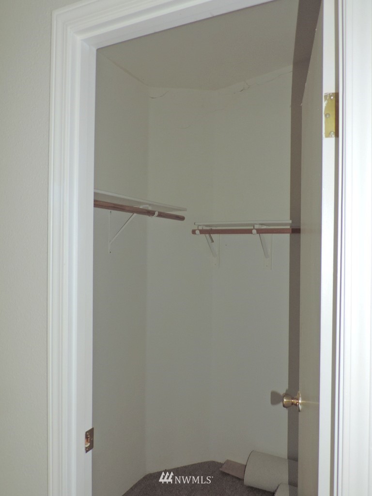 360 Hewitt Road Chehalis, WA 98532 - Photo 14 of 25 a view of bathroom