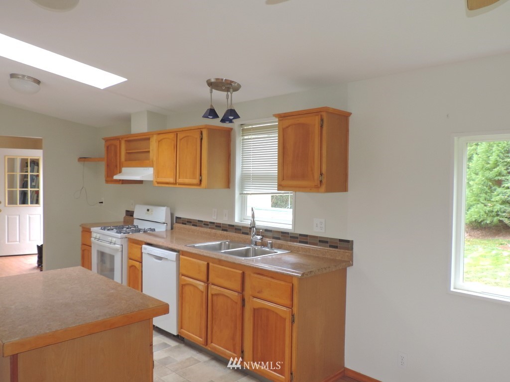 360 Hewitt Road Chehalis, WA 98532 - Photo 5 of 25 a kitchen with stainless steel appliances granite countertop a sink stove and cabinets