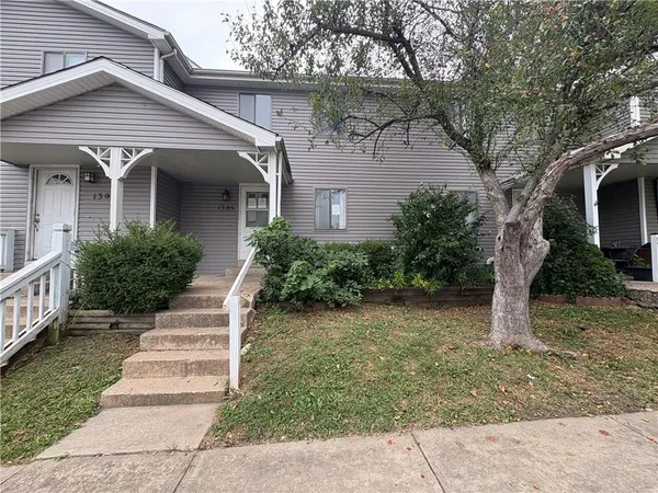 $209,900 | 1305 East 123rd Terrace, Unit B, Olathe, KS 66061