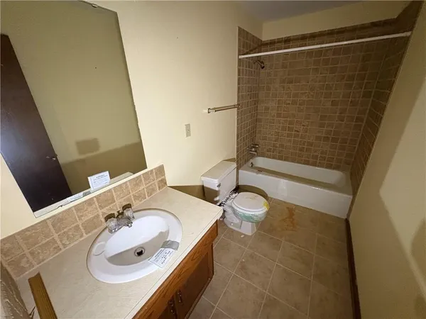 $199,000 | 1305 East 123rd Terrace, Unit B, Olathe, KS 66061