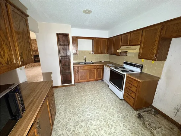 $209,900 | 1305 East 123rd Terrace, Unit B, Olathe, KS 66061