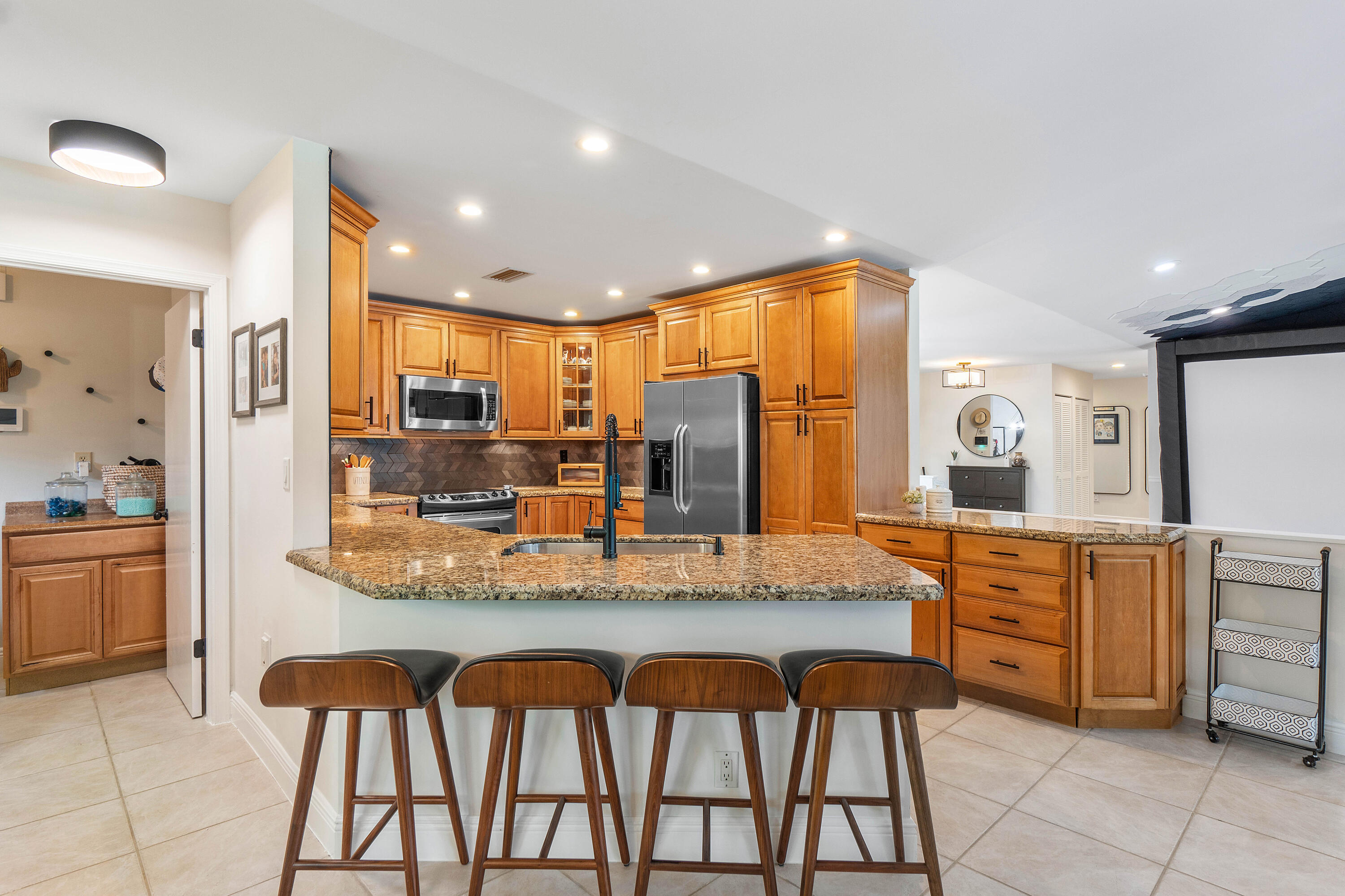 19985 Back 9 Drive Boca Raton, FL 33498 - Photo 12 of 47 Breakfast bar