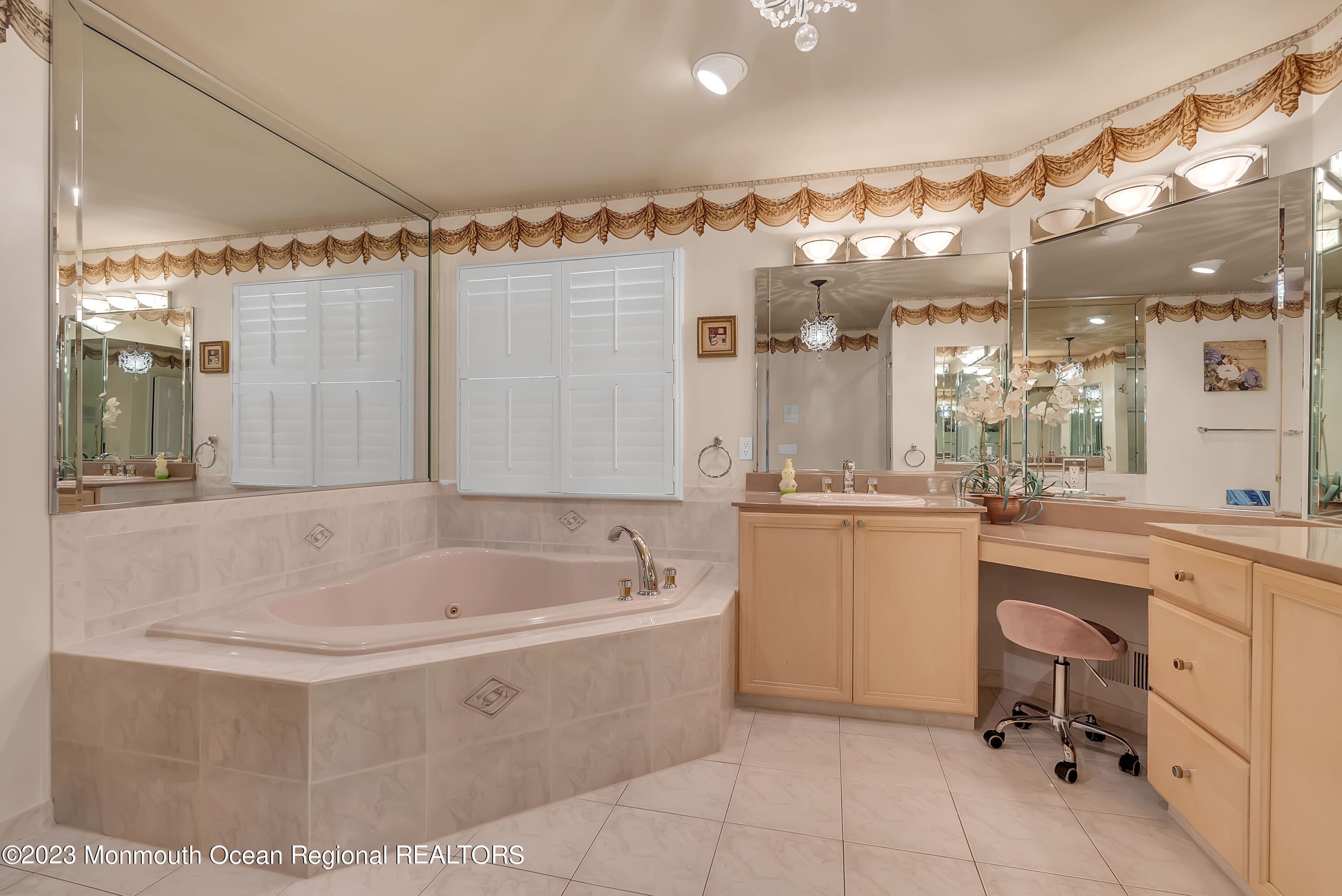 7 MacKenzie Road Eatontown, NJ 07724 - Photo 31 of 42 a bathroom with a tub a sink and mirrors