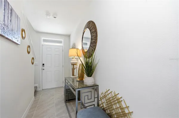 a view of entryway with livingroom