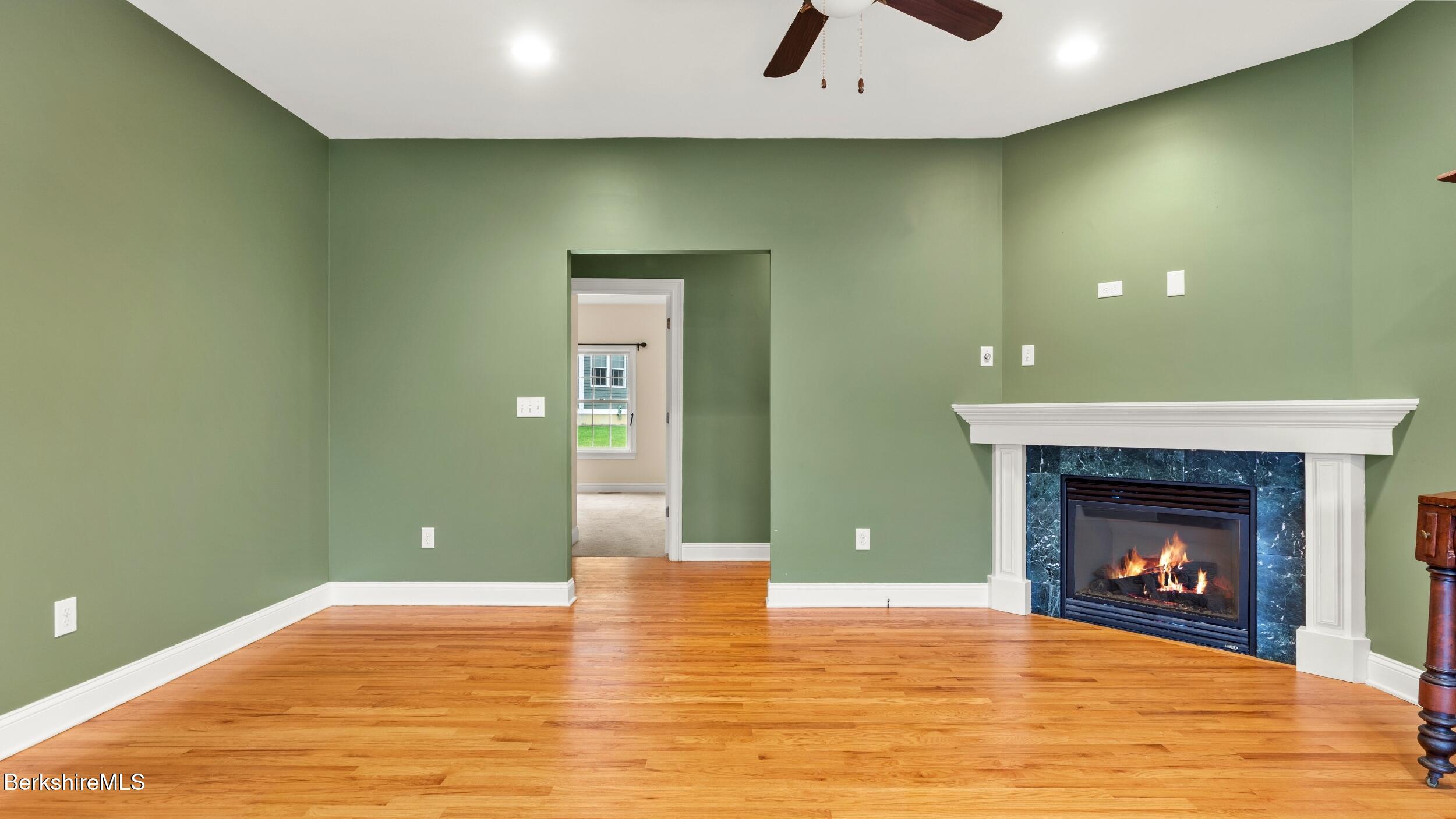 32 Aspen Way Pittsfield, MA 01201 - Photo 13 of 29 LIVING ROOM