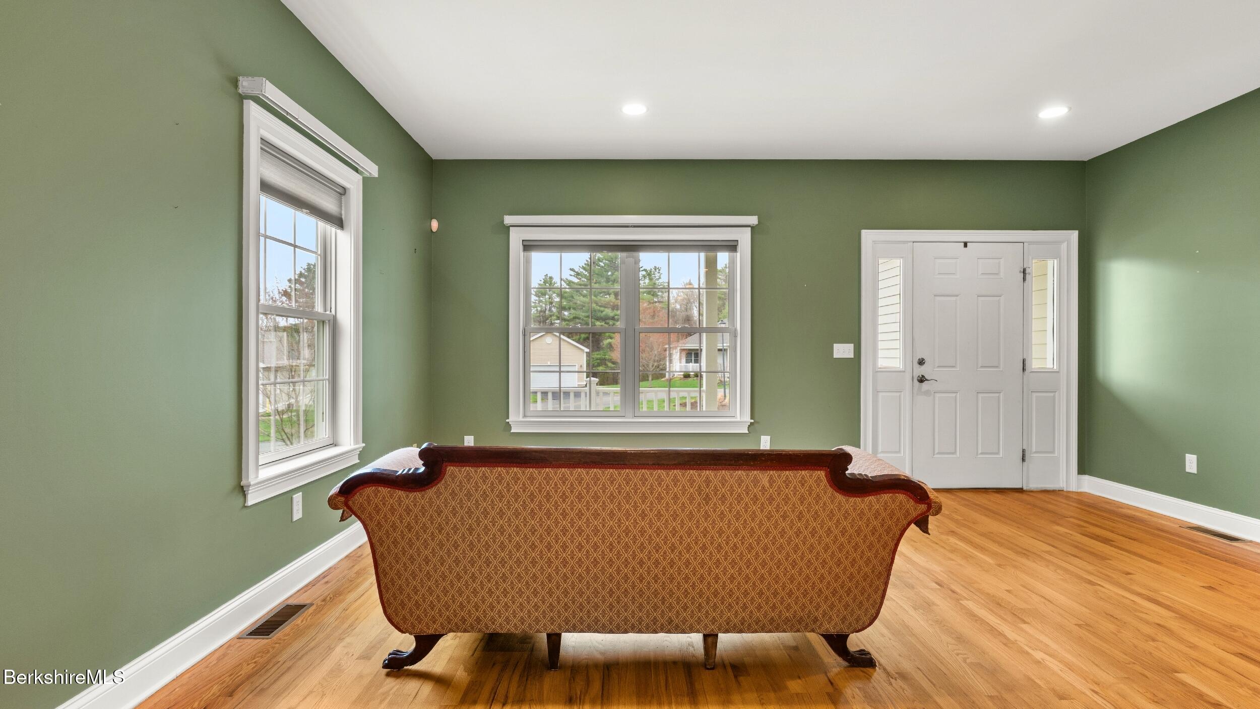 32 Aspen Way Pittsfield, MA 01201 - Photo 17 of 29 FRONT SITTING ROOM